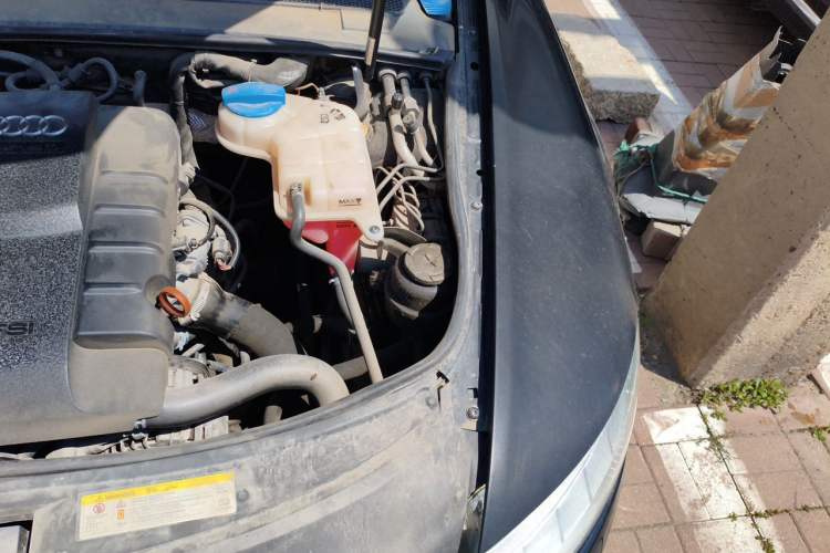 Used Audi A6L 2011 2.0 TFSI Automatic Standard Edition Engine Bay Left