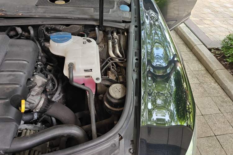 Used Audi A6L 2011 2.0 TFSI Automatic Standard Edition Engine Bay Left