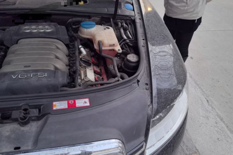 Used Audi A6L 2011 2.8 FSI Comfort Model Engine Bay Left