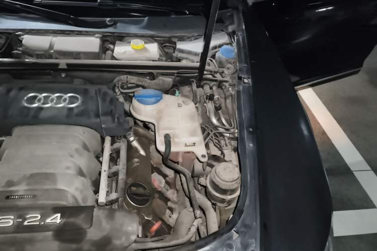 Used Audi A6L 2011 2.4L Luxury Edition Engine Bay Left
