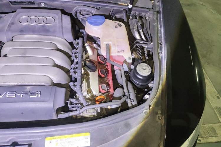 Used Audi A6L 2011 2.8 FSI Comfort Model Engine Bay Left