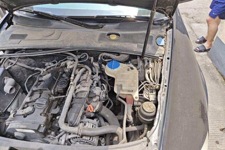 Used Audi A6L 2011 2.0 TFSI Automatic Standard Edition Engine Bay Left