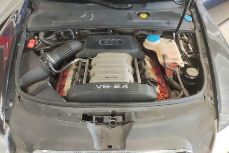Used Audi A6L 2011 2.4L Comfort Edition Engine Bay