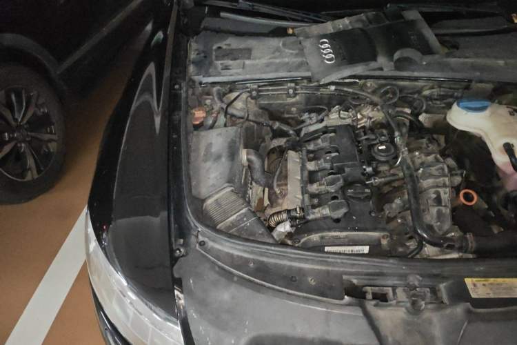 Used Audi A6L 2011 2.0 TFSI Automatic Standard Edition Engine Bay Right