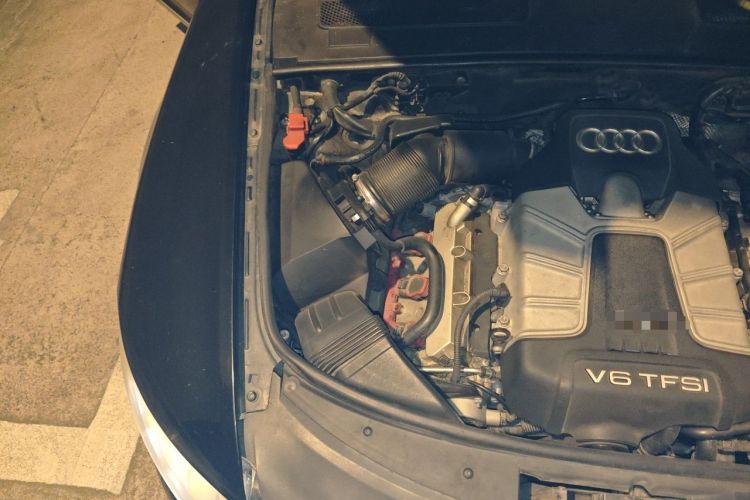 Used Audi A6L 2011 3.0 TFSI quattro Luxury Model Engine Bay Right