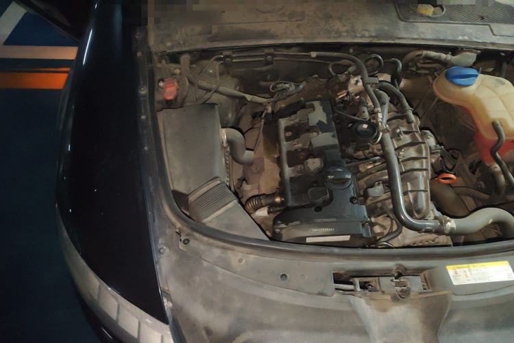 Used Audi A6L 2011 2.0 TFSI Automatic Standard Edition Engine Bay Right