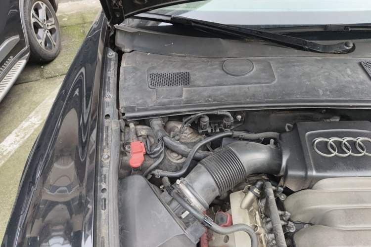 Used Audi A6L 2011 2.8 FSI Comfort Model Engine Bay Right