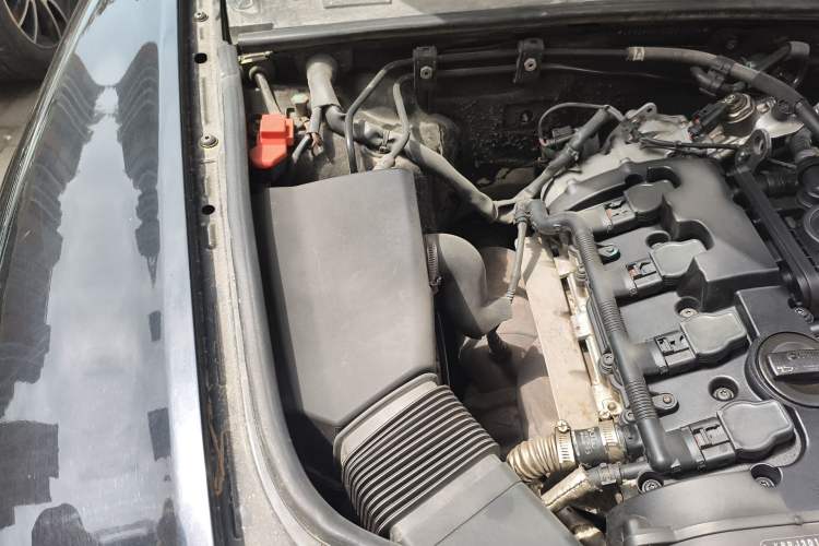 Used Audi A6L 2011 2.0 TFSI Automatic Standard Edition Engine Bay Right