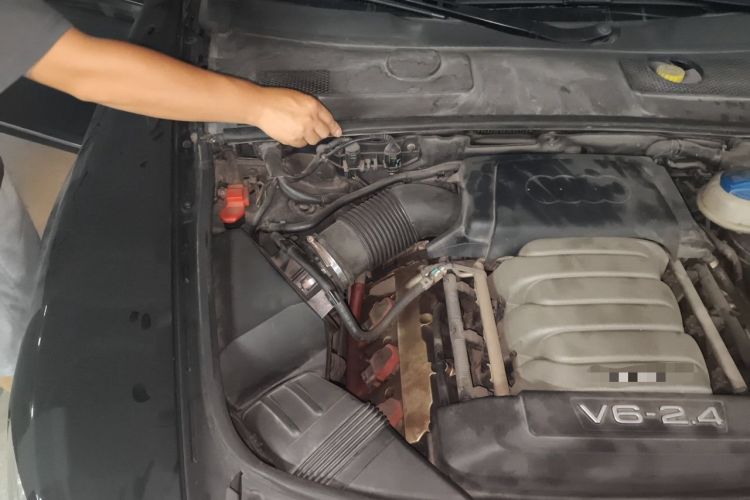 Used Audi A6L 2011 2.4L Technology Edition Engine Bay Right