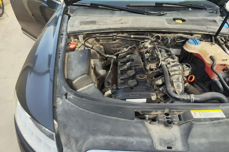 Used Audi A6L 2011 2.0 TFSI Automatic Standard Edition Engine Bay Right