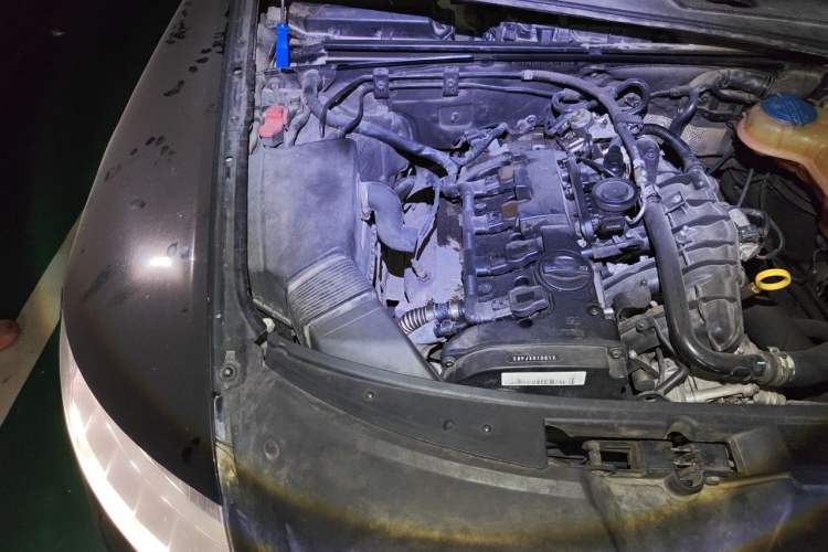 Used Audi A6L 2011 2.0 TFSI Automatic Standard Edition Engine Bay Right
