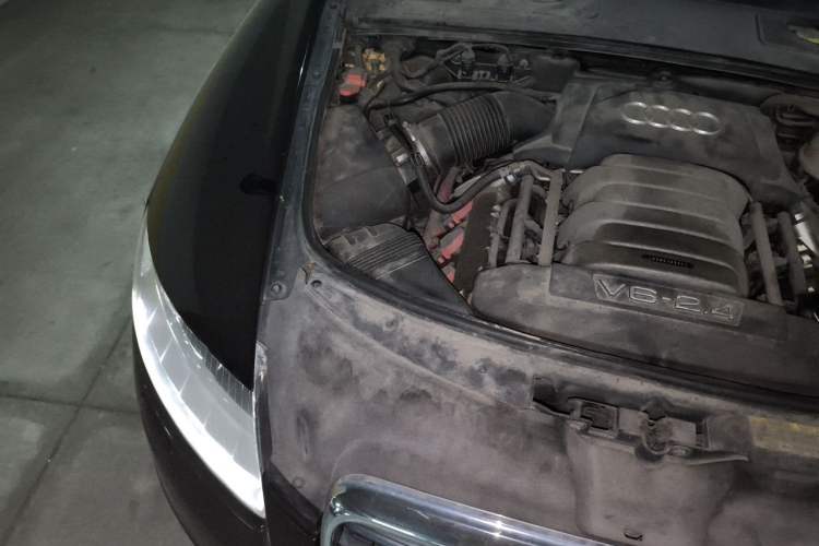 Used Audi A6L 2011 2.4L Luxury Edition Engine Bay Right