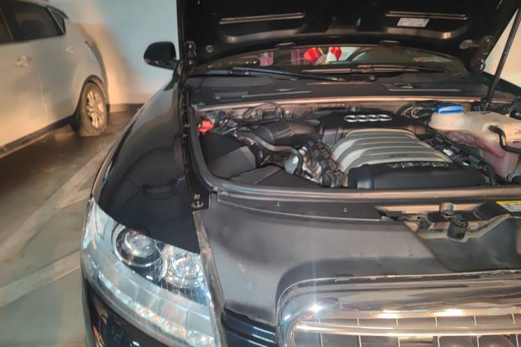 Used Audi A6L 2011 2.8 FSI Comfort Model Engine Bay Right