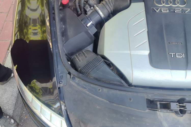 Used Audi A6L 2011 2.7 TDI Comfort Model Engine Bay Right