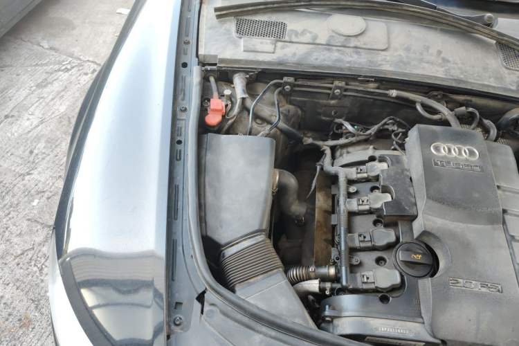 Used Audi A6L 2011 2.0 TFSI Automatic Standard Edition Engine Bay Right