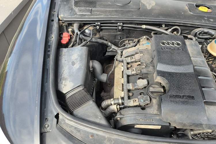 Used Audi A6L 2011 2.0 TFSI Automatic Standard Edition Engine Bay Right