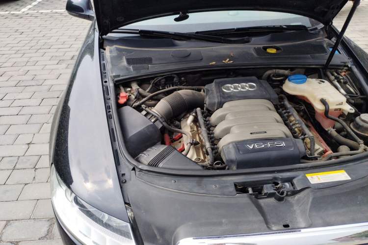 Used Audi A6L 2011 2.8 FSI Comfort Model Engine Bay Right