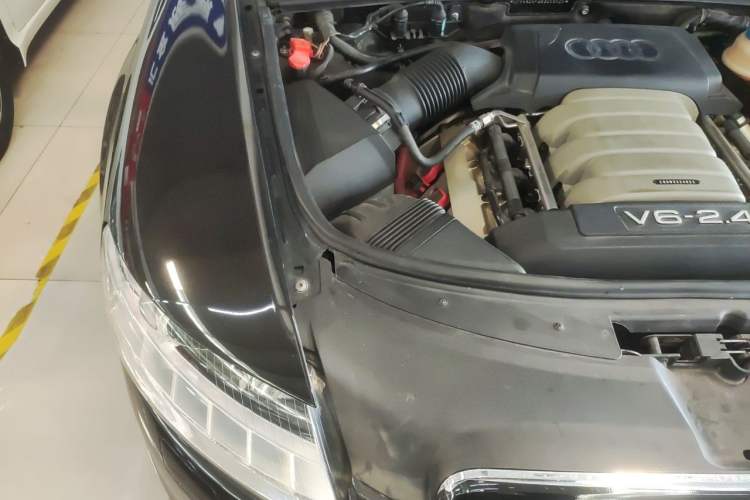 Used Audi A6L 2011 2.4L Comfort Edition Engine Bay Right