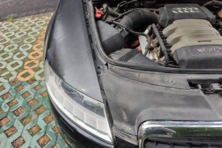 Used Audi A6L 2011 2.8 FSI Comfort Model Engine Bay Right