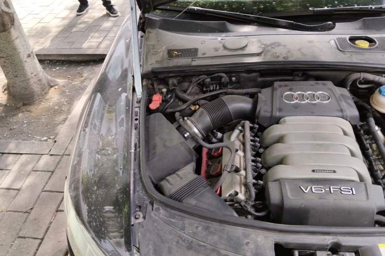 Used Audi A6L 2011 2.8 FSI Comfort Model Engine Bay Right