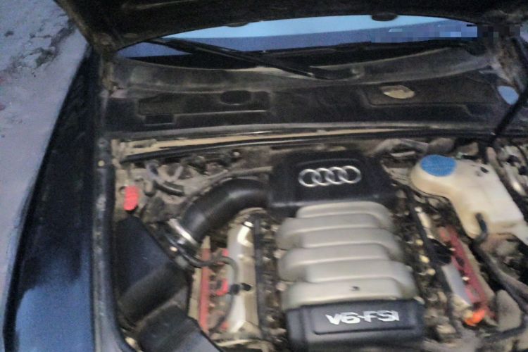 Used Audi A6L 2011 2.8 FSI Luxury Model Engine Bay Right