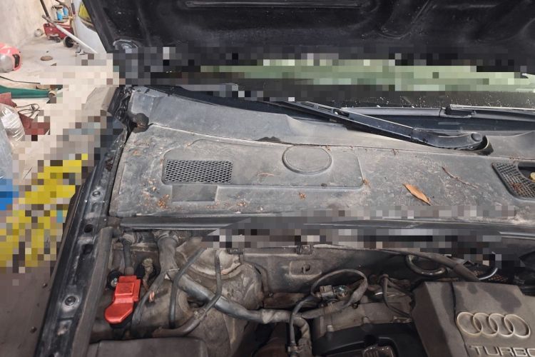 Used Audi A6L 2011 2.0 TFSI Automatic Standard Edition Engine Bay Right