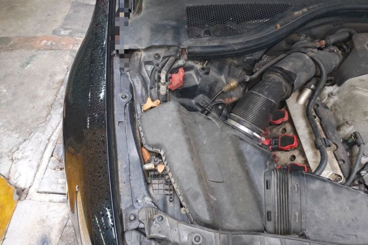 Used Audi A6L 2011 3.0 TFSI quattro Luxury Model Engine Bay Right