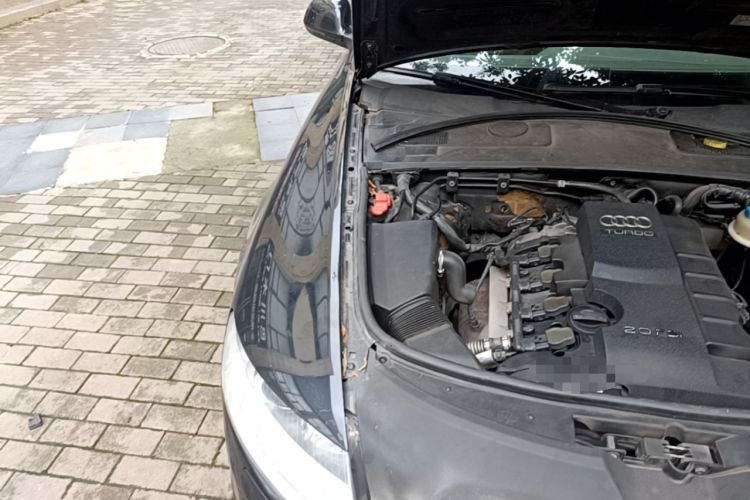 Used Audi A6L 2011 2.0 TFSI Automatic Standard Edition Engine Bay Right