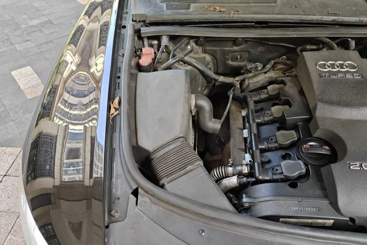 Used Audi A6L 2011 2.0 TFSI Automatic Standard Edition Engine Bay Right