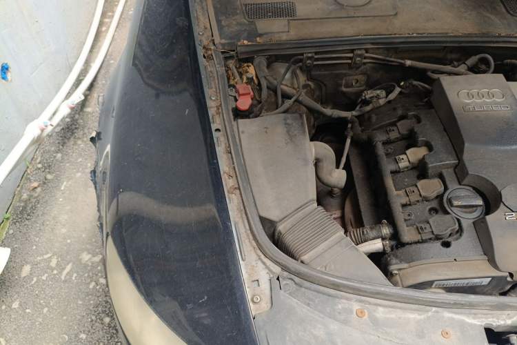 Used Audi A6L 2011 2.0 TFSI Automatic Standard Edition Engine Bay Right