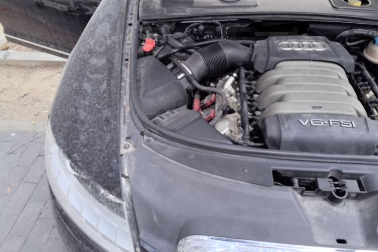 Used Audi A6L 2011 2.8 FSI Comfort Model Engine Bay Right