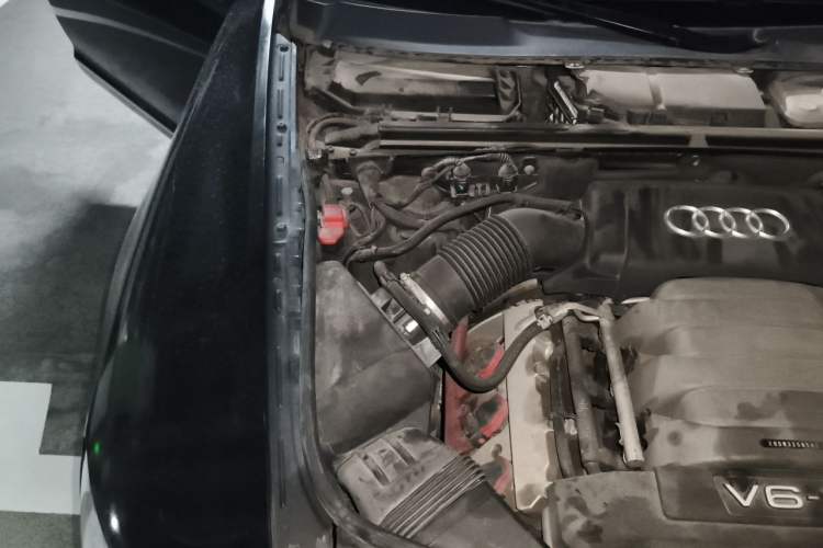 Used Audi A6L 2011 2.4L Luxury Edition Engine Bay Right
