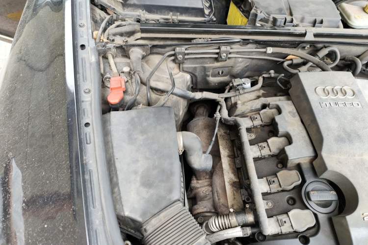 Used Audi A6L 2011 2.0 TFSI Automatic Standard Edition Engine Bay Right