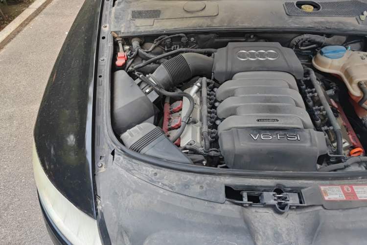 Used Audi A6L 2011 2.8 FSI Luxury Model Engine Bay Right