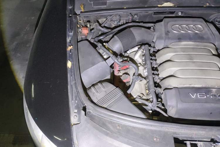 Used Audi A6L 2011 2.8 FSI Comfort Model Engine Bay Right