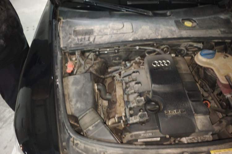 Used Audi A6L 2011 2.0 TFSI Automatic Standard Edition Engine Bay Right