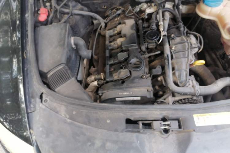 Used Audi A6L 2011 2.0 TFSI Automatic Standard Edition Engine Bay Right
