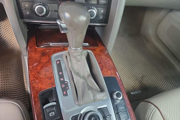 Used Audi A6L 2011 2.4L Technology Edition Gear Lever