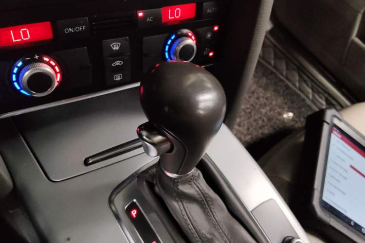 Used Audi A6L 2011 2.0 TFSI Automatic Standard Edition Gear Lever