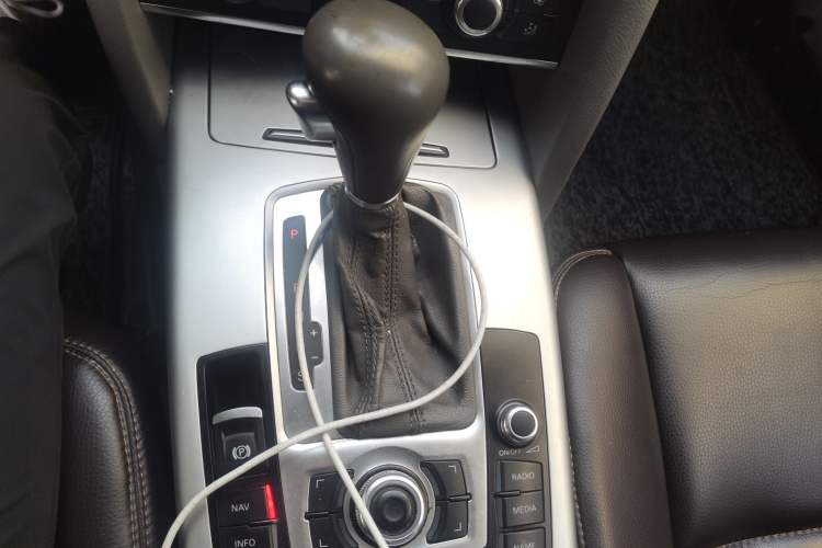 Used Audi A6L 2011 2.0 TFSI Automatic Standard Edition Gear Lever