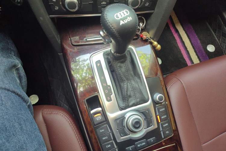 Used Audi A6L 2011 2.0 TFSI Automatic Standard Edition Gear Lever