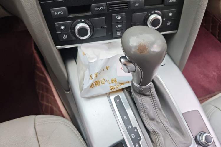 Used Audi A6L 2011 2.0 TFSI Automatic Standard Edition Gear Lever