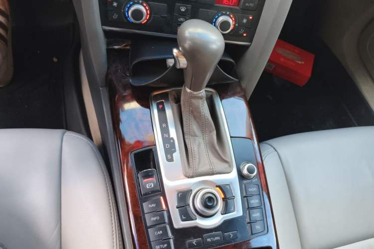 Used Audi A6L 2011 2.0 TFSI Automatic Standard Edition Gear Lever