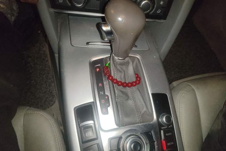 Used Audi A6L 2011 2.0 TFSI Automatic Standard Edition Gear Lever