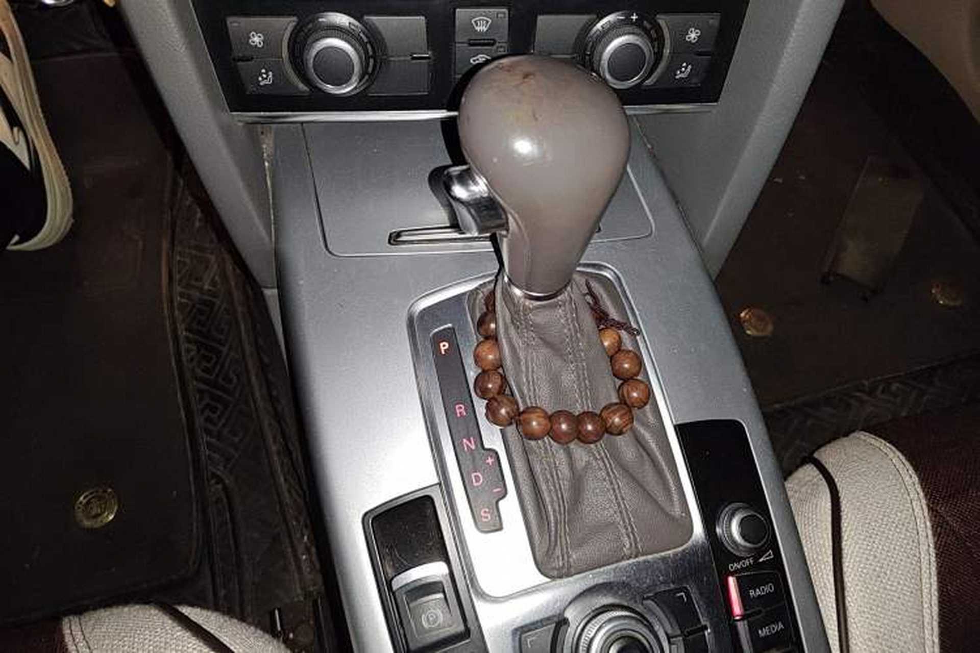 Used Audi A6L 2011 2.0 TFSI Automatic Standard Edition Gear Lever