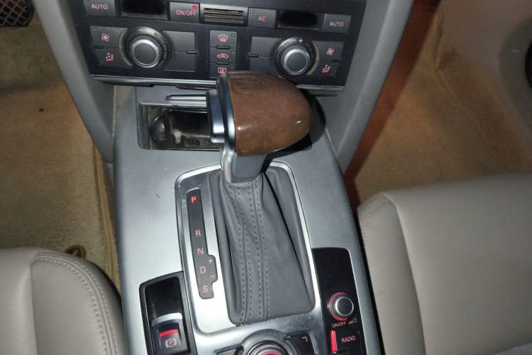 Used Audi A6L 2011 2.0 TFSI Automatic Standard Edition Gear Lever