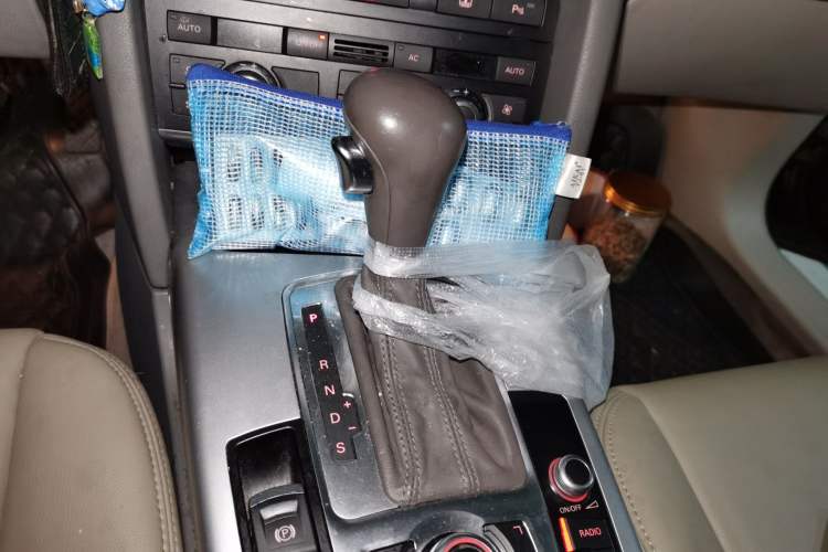 Used Audi A6L 2011 2.0 TFSI automatic Comfort trim Gear Lever