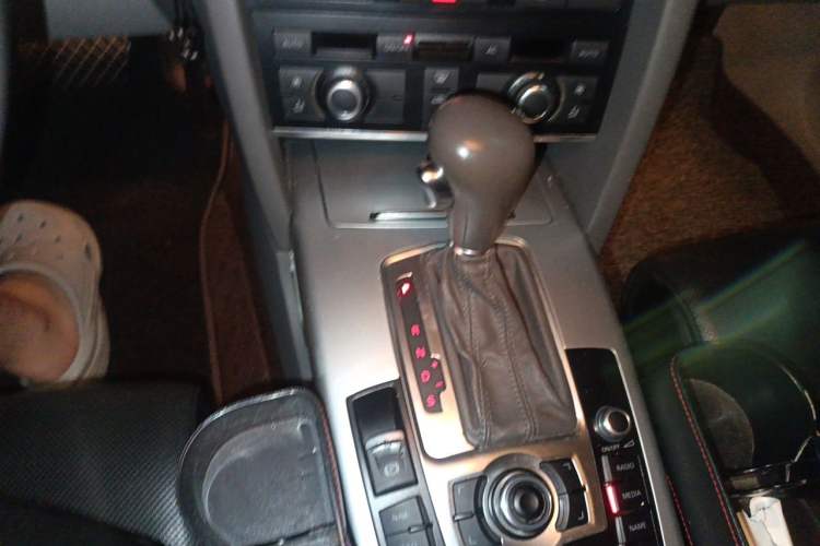 Used Audi A6L 2011 2.0 TFSI Automatic Standard Edition Gear Lever