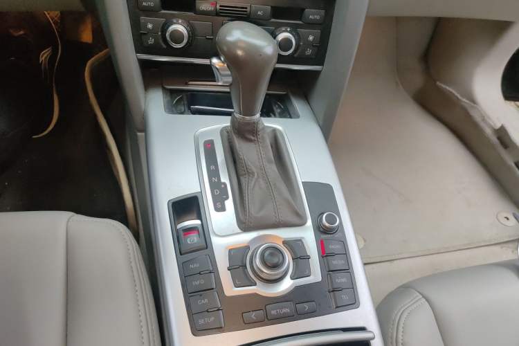 Used Audi A6L 2011 2.0 TFSI Automatic Standard Edition Gear Lever