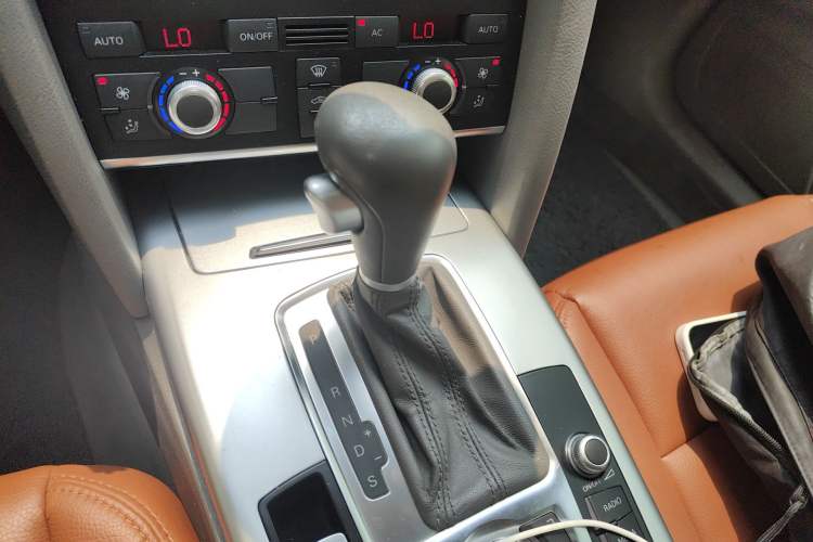 Used Audi A6L 2011 2.0 TFSI Automatic Standard Edition Gear Lever